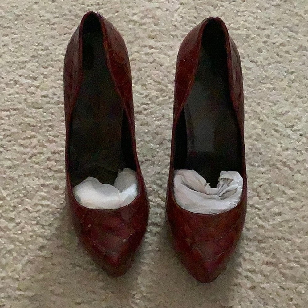 Shoes - Picture 5 of 5